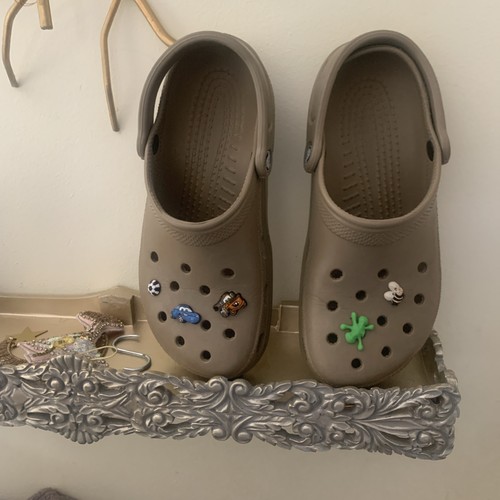 Vgc crocs lightweight - lightweight, slip